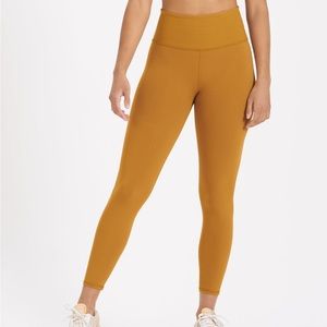 Vuori Women’s Leggings. Rib Studio Leggings. Dark Golden Color. Size Small.
